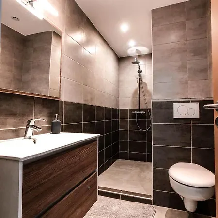 2 Pieces Balcon Et Parking Proche Centre 4 *