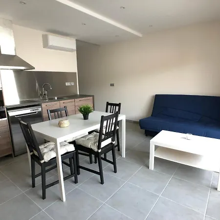 2 Pieces Balcon Et Parking Proche Centre 4 Lejlighed *